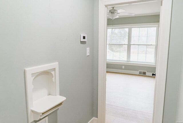 bathroom with ceiling fan, visible vents, and baseboards