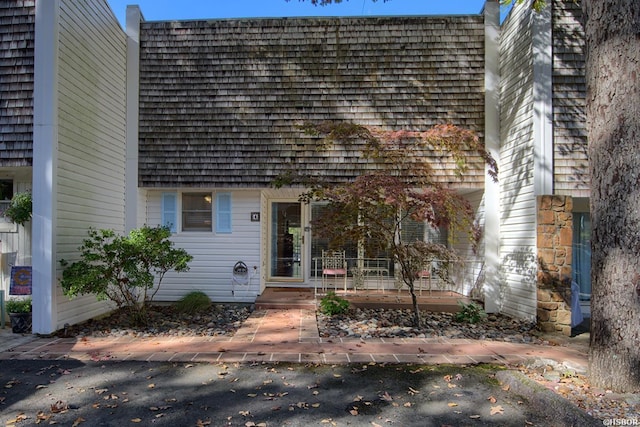 view of front of house with covered porch