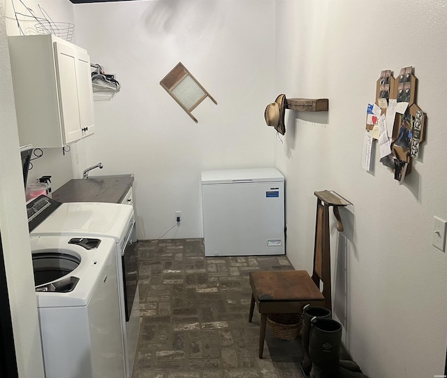 washroom with cabinet space and independent washer and dryer