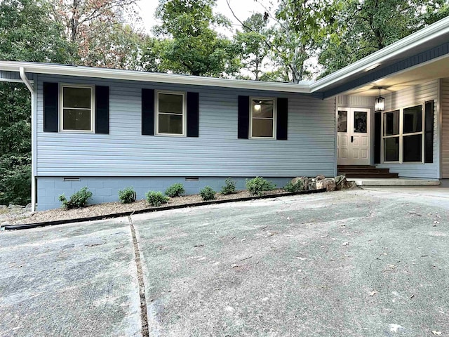 view of front of property featuring entry steps and crawl space