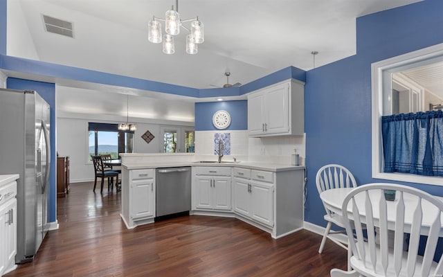 129 Mesero Way, Hot Springs Village, AR 71909 - kitchen with appliances with stainless steel finishes, a chandelier, a sink, a peninsula, and backsplash