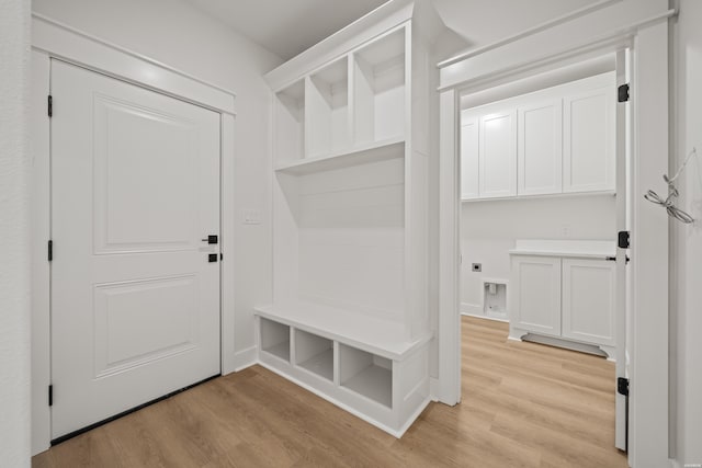 135 Ridgeway Pl, Hot Springs, AR 71901 - mudroom with light wood-style floors