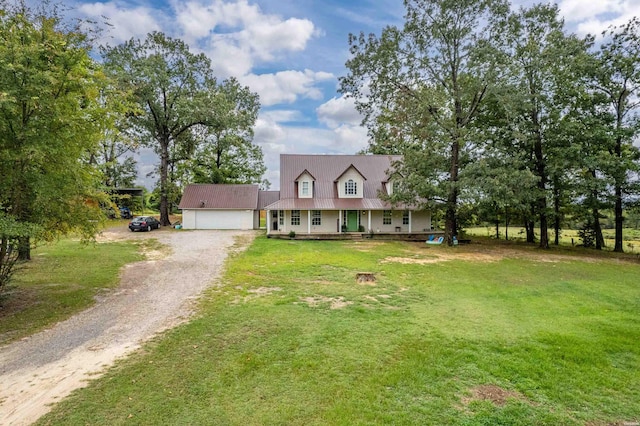 view of front facade featuring driveway, a garage, and a front lawn