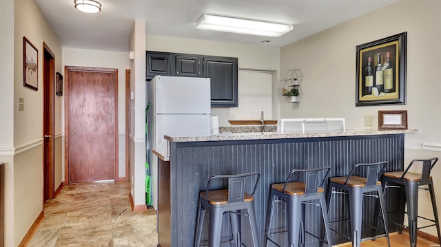 270 Lake Hamilton Dr Unit D6, Hot Springs, AR 71913 - kitchen with a kitchen bar, freestanding refrigerator, baseboards, and a sink