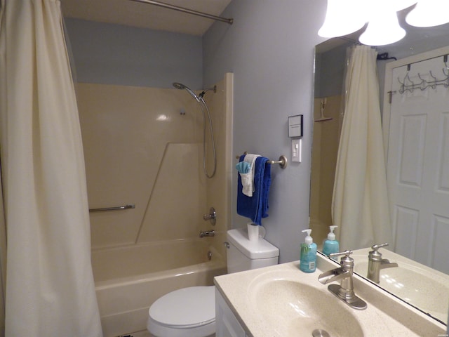 400 Farr Shores Dr Unit 2E, Hot Springs, AR 71913 - bathroom featuring toilet, shower / bathtub combination with curtain, and vanity