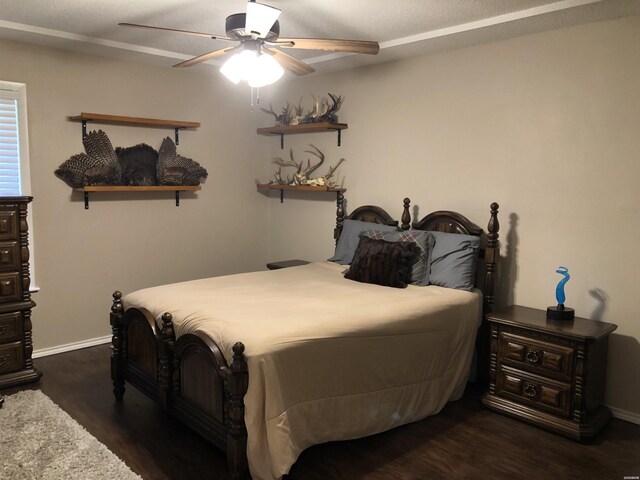 bedroom featuring dark wood-style floors, baseboards, and a ceiling fan