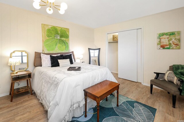 1405 Emory St, Hot Springs, AR 71913 - bedroom featuring a chandelier, light wood finished floors, a closet, and baseboards