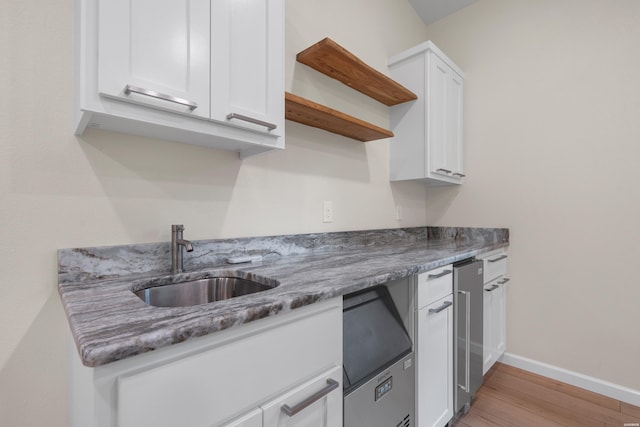 106 Grissom Trl, Hot Springs, AR 71913 - kitchen featuring a sink, light wood finished floors, white cabinets, and baseboards