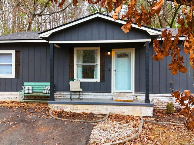 view of front facade featuring a porch