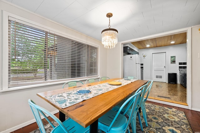 dining space featuring a wealth of natural light, visible vents, and a notable chandelier