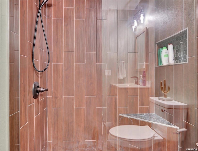 full bath featuring tiled shower