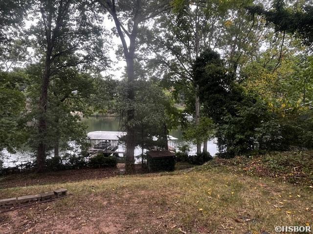 view of yard featuring a water view