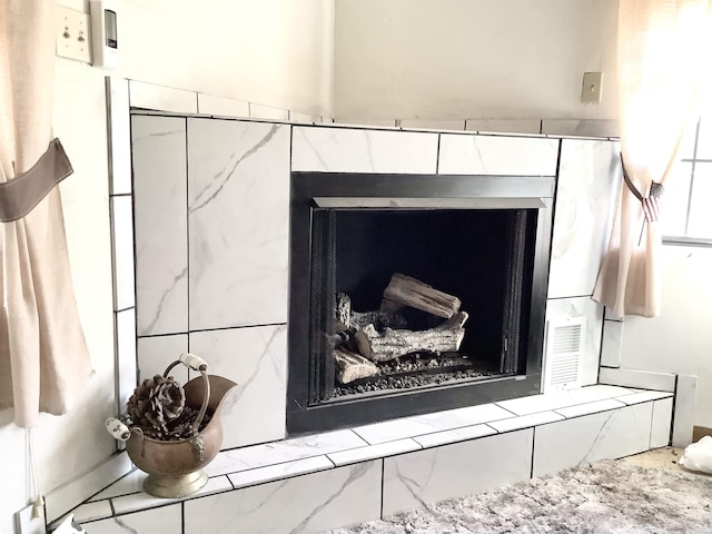 5434 Park Ave, Hot Springs, AR 71901 - interior details with a fireplace and visible vents