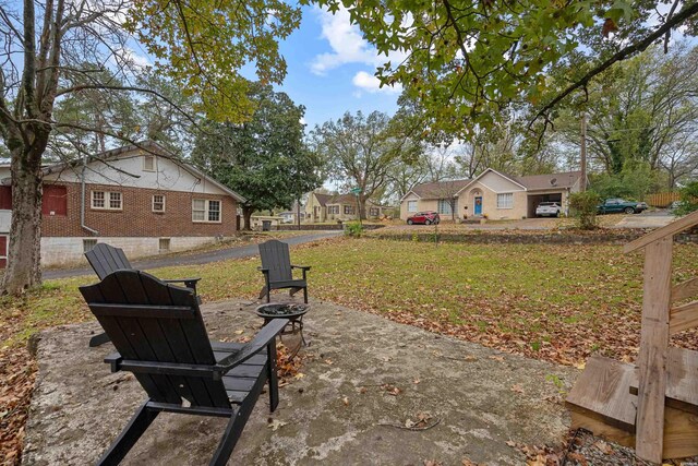 view of yard featuring a patio