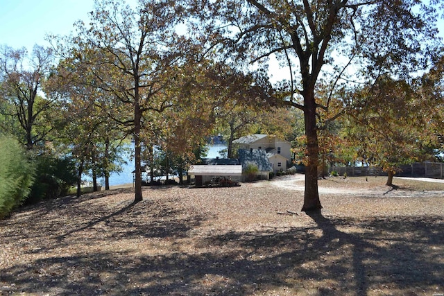 view of yard featuring a water view