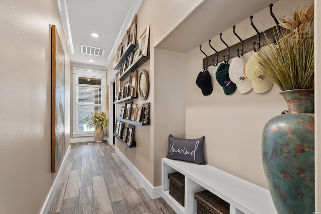 mudroom featuring baseboards, visible vents, wood finished floors, and recessed lighting