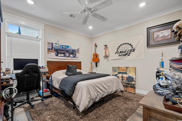 bedroom featuring recessed lighting, visible vents, light wood-style flooring, ornamental molding, and baseboards