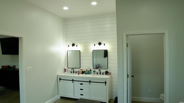 197 Country View Trl, Pearcy, AR 71964 - full bathroom featuring double vanity, baseboards, toilet, and recessed lighting