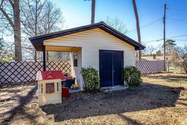 view of outdoor structure with an outbuilding and fence