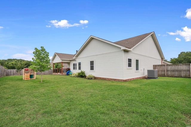 115 Gatehills Pl, Hot Springs, AR 71913 - back of house featuring a fenced backyard and a shingled roof