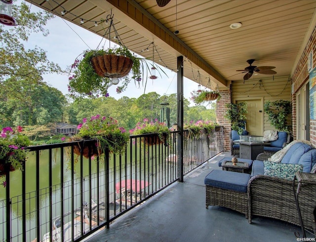 balcony with an outdoor hangout area and a ceiling fan