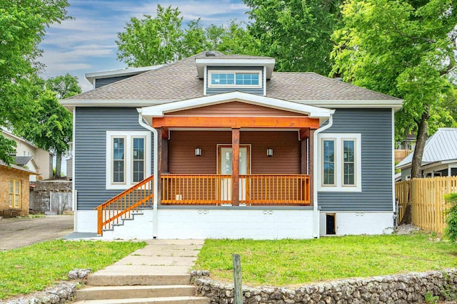 207 Hagen St, Hot Springs, AR 71913 - bungalow-style house featuring fence, roof with shingles, a porch, and a front yard