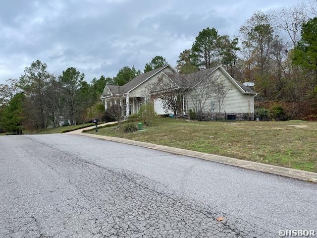 view of front of house with a front yard