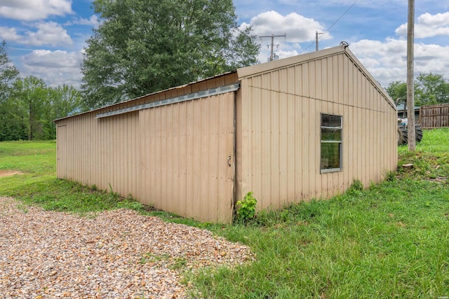 view of outdoor structure with an outdoor structure