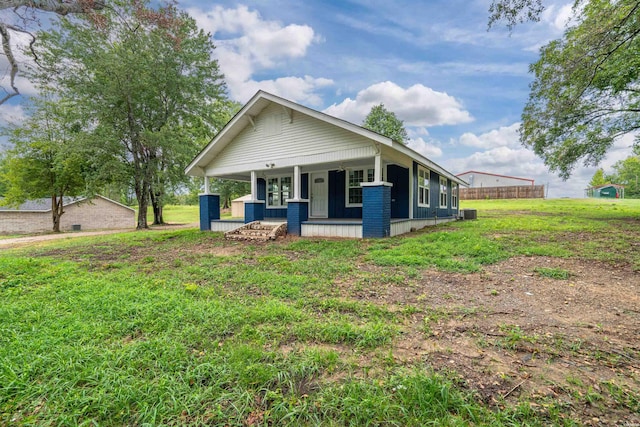 view of front of property with covered porch and a front lawn