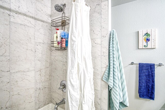 full bathroom featuring shower / tub combo with curtain