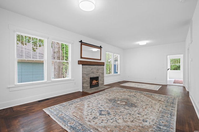 living room featuring baseboards, visible vents, and a wealth of natural light