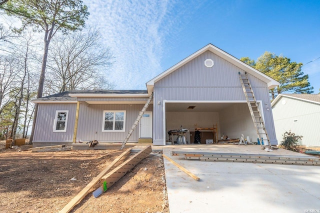 view of front of home with a garage and driveway