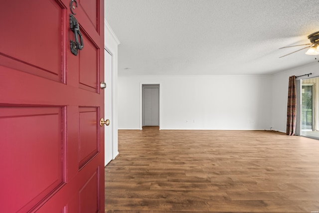 1121 Twin Points Rd Unit 1121C, Hot Springs, AR 71913 - entryway featuring a ceiling fan, a textured ceiling, and wood finished floors