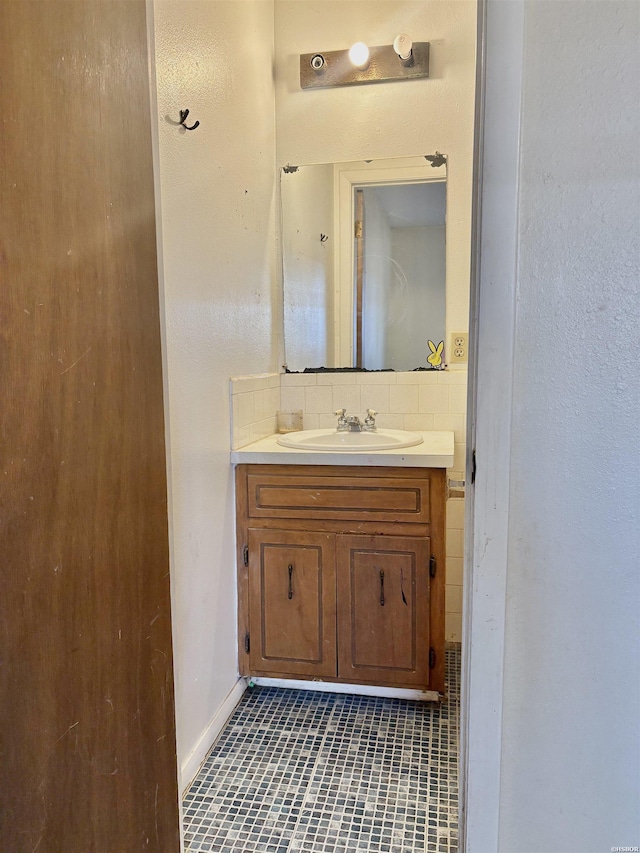 bathroom with backsplash and vanity