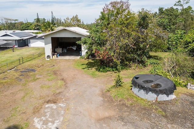 view of front of house with an outdoor structure and a front yard