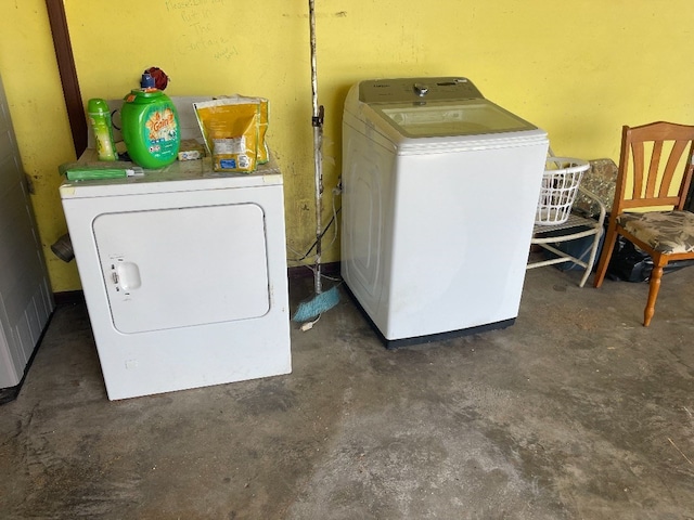 washroom with washer and clothes dryer