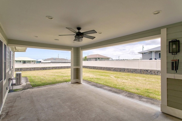 view of terrace featuring ceiling fan