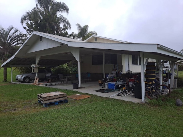 back of house featuring a lawn