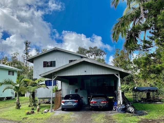 view of front facade with a front lawn and a carport