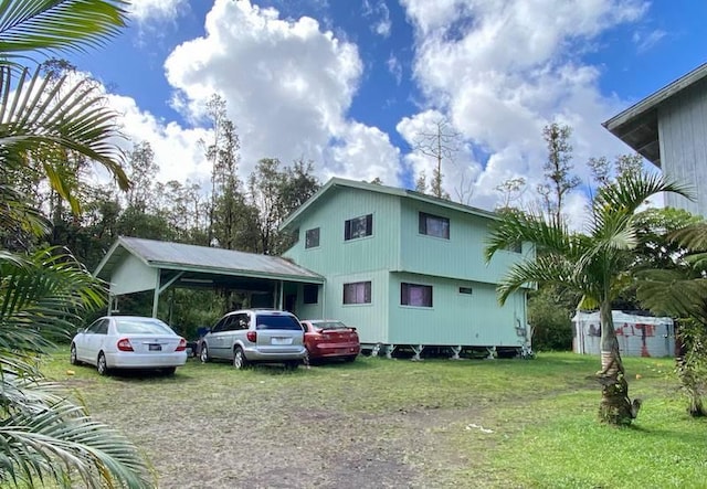 view of front of house with a front lawn