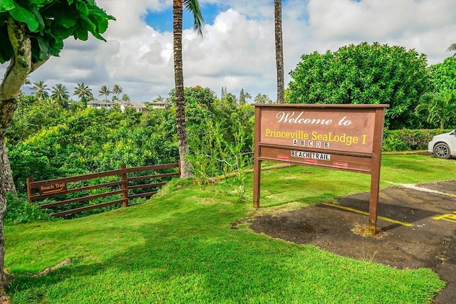 community sign with a yard