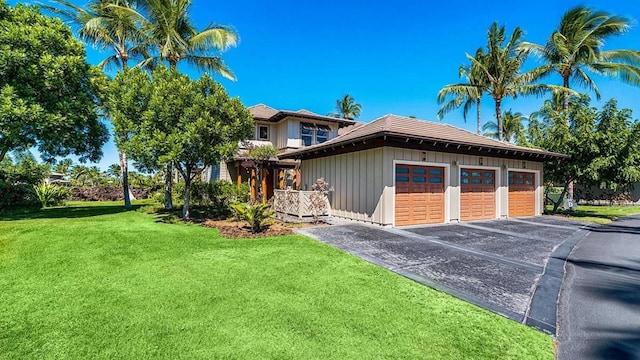 view of front of home featuring a front yard and a garage