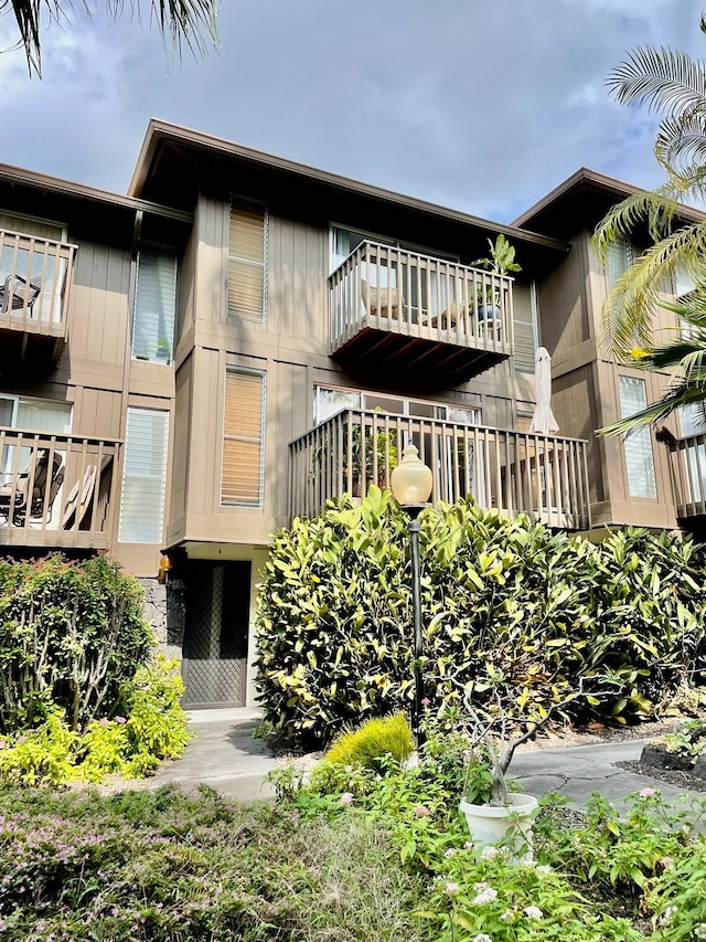 Listing photo 2 for 75-5855 Walua Rd Unit 4, Kailua-Kona HI 96740