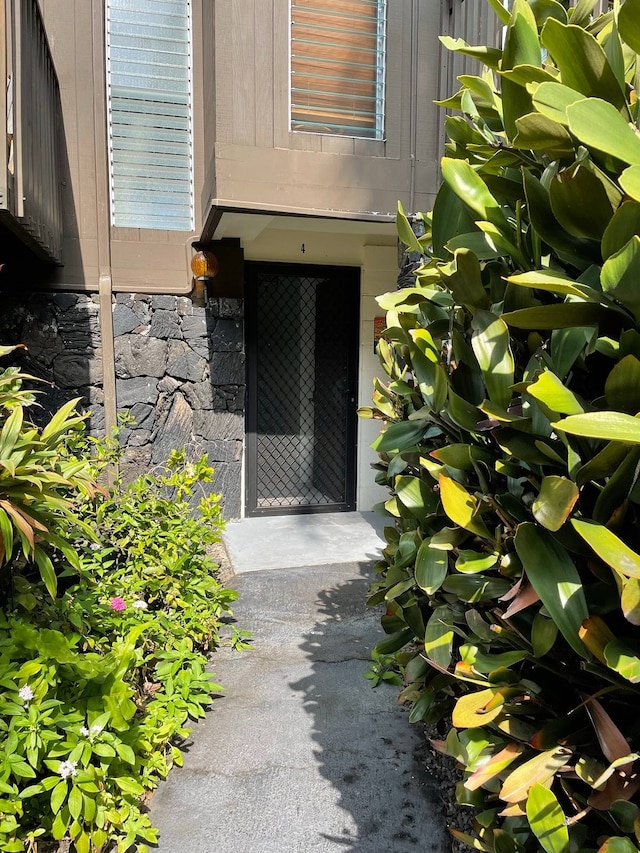 Listing photo 3 for 75-5855 Walua Rd Unit 4, Kailua-Kona HI 96740