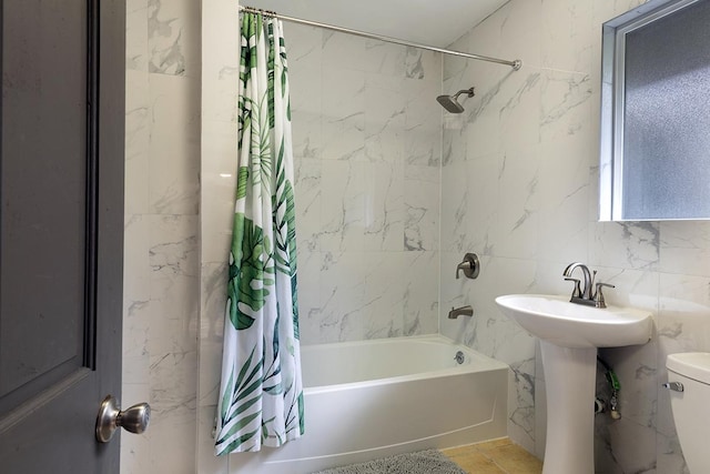 full bathroom with shower / bath combination with curtain, sink, tile patterned flooring, toilet, and tile walls