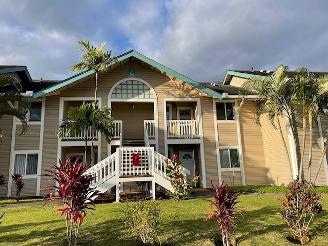 view of front of property with a front yard