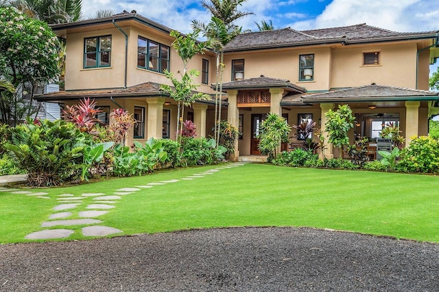 view of front of home with a front lawn