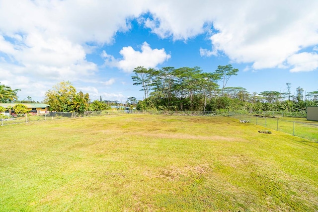 view of yard featuring a rural view