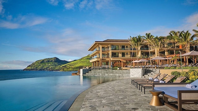 water view featuring a mountain view