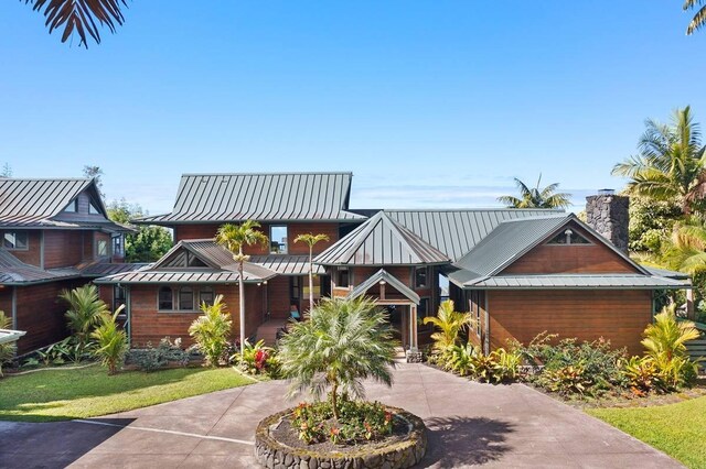 view of front of property with a front yard